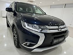 Mitsubishi Outlander 2.4 CVT AWD Sunroof Facelift 2015 Blue Rear Entertaiment 